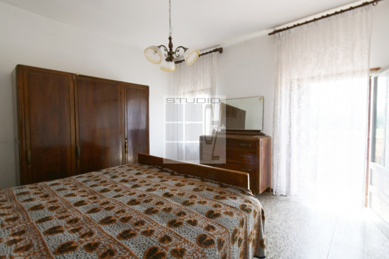 Proponiamo in vendita soluzione COMPLETAMENTE INDIPENDENTE, con annessi ricoveri agricoli su un l...