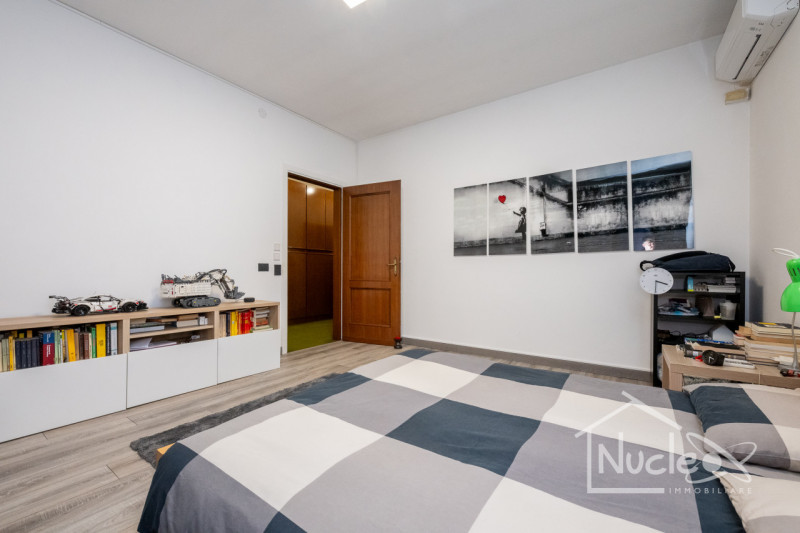 In zona Abano Terme proponiamo una villa singola con parco verde di proprietà esclusiva. Si carat...