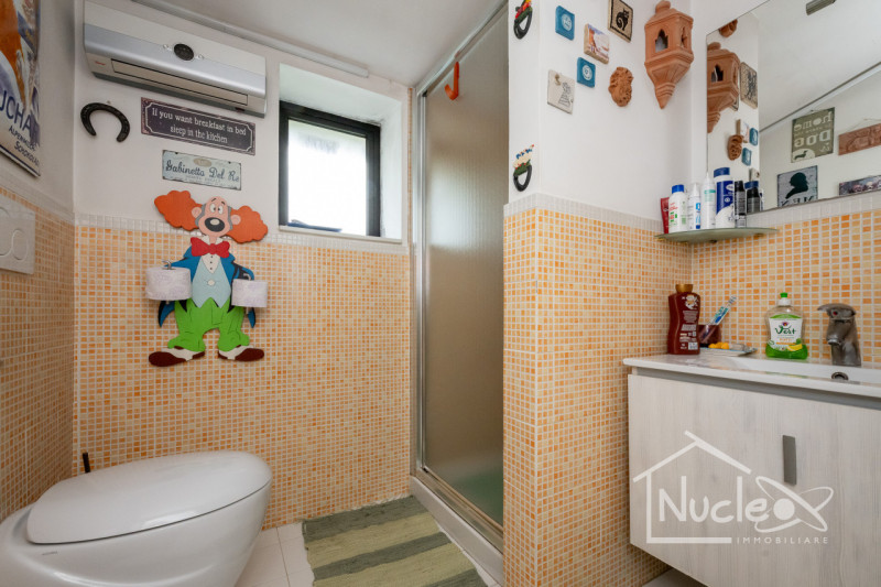 In zona Abano Terme proponiamo una villa singola con parco verde di proprietà esclusiva. Si carat...