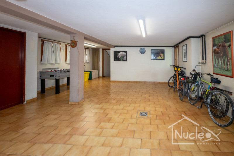 In zona Abano Terme proponiamo una villa singola con parco verde di proprietà esclusiva. Si carat...