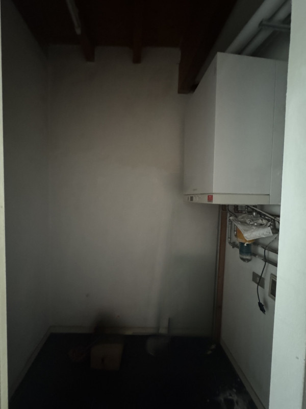 CONTRA' PORTA PADOVA N.98 -VICENZA- Raffinato e ristrutturato NEGOZIO di mq.77, con raffinate tra...