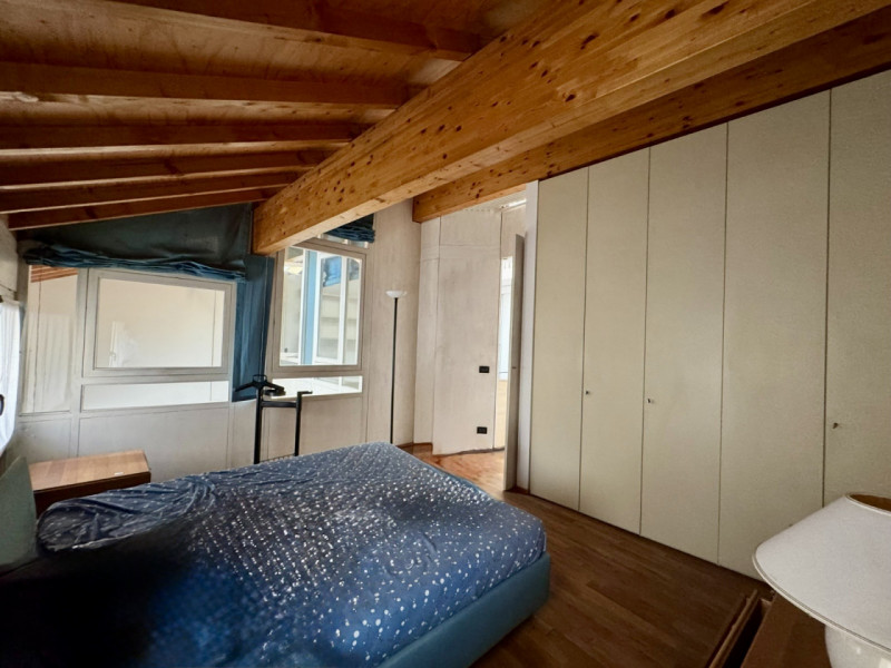 CONTRA' PORTA PADOVA N.92 - VICENZA - DUPLEX di mq.100 al piano primo e secondo/ultimo.
E' compos...