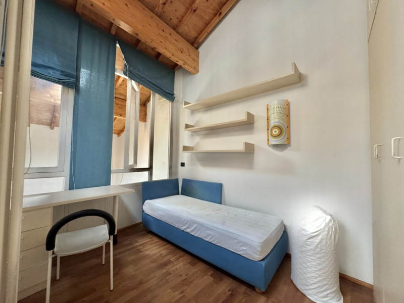 CONTRA' PORTA PADOVA N.92 - VICENZA - DUPLEX di mq.100 al piano primo e secondo/ultimo.
E' compos...