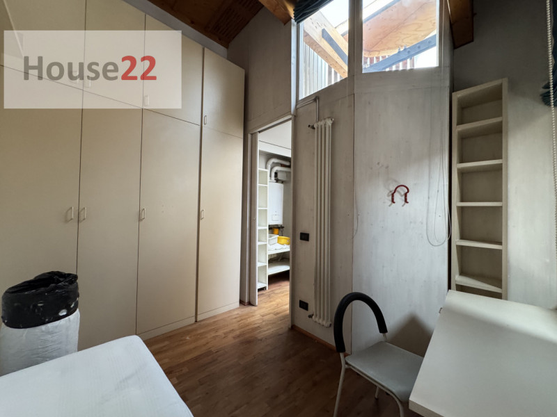 CONTRA' PORTA PADOVA N.92 - VICENZA - DUPLEX di mq.100 al piano primo e secondo/ultimo.
E' compos...