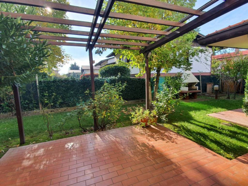 SANT'AGOSTINO DI ALBIGNASEGO - SU LOTTO DI MQ.500 
AMPIA PORZIONE DI BIFAMILIARE RISTRUTTURATA DI...