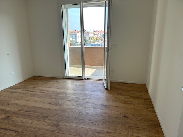 CENTRO, comodissimo ai mezzi pubblici e a tutti i servizi, proponiamo in affitto appartamento NUO...