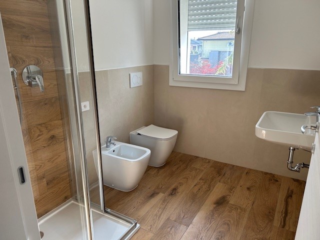 CENTRO, comodissimo ai mezzi pubblici e a tutti i servizi, proponiamo in affitto appartamento NUO...