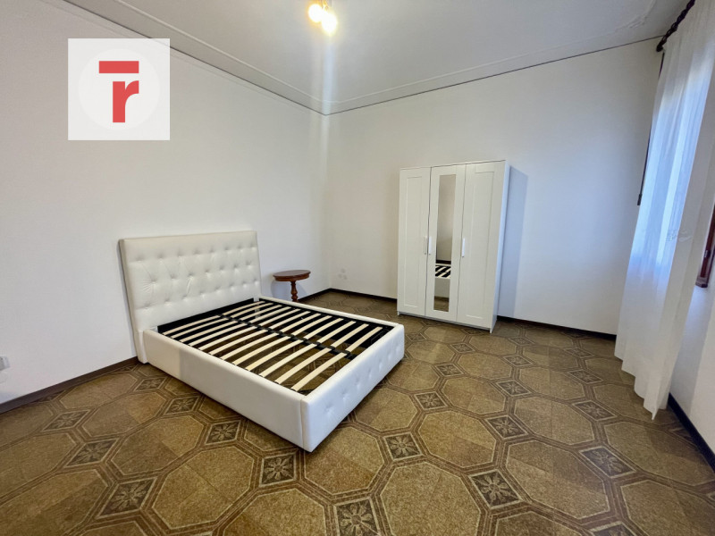 In zona Voltabarozzo nelle vicinanze dei principali servizi del quartiere.

A pochi metri dal fut...