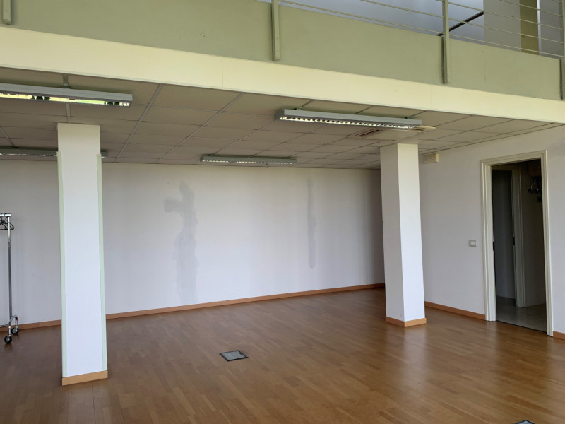 CARTURA in località cagnola in prossimità della principale via di comunicazione, con ampi parcheg...