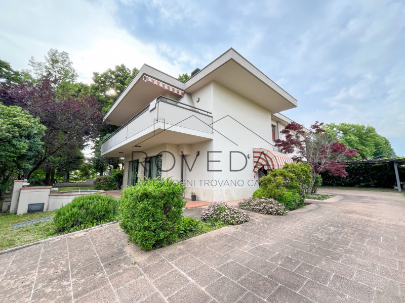 QUINTO DI TREVISO 

RIFERIMENTO: QT4

L'agenzia Roveda Immobiliare ha il piacere di presentarvi q...