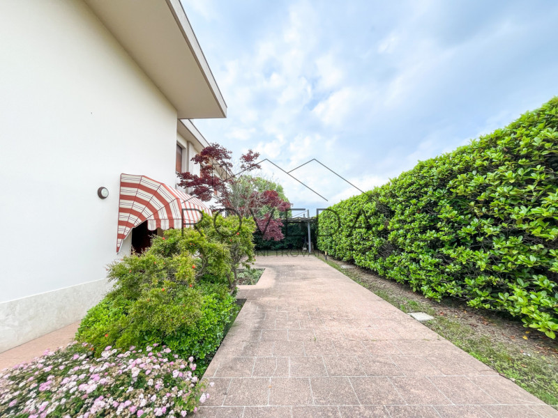 QUINTO DI TREVISO 

RIFERIMENTO: QT4

L'agenzia Roveda Immobiliare ha il piacere di presentarvi q...