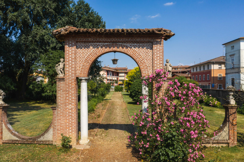 Tenuta di Prestigio a San Gervasio Bresciano – Con Piscina, Parco Privato, Dependance, Laboratori...