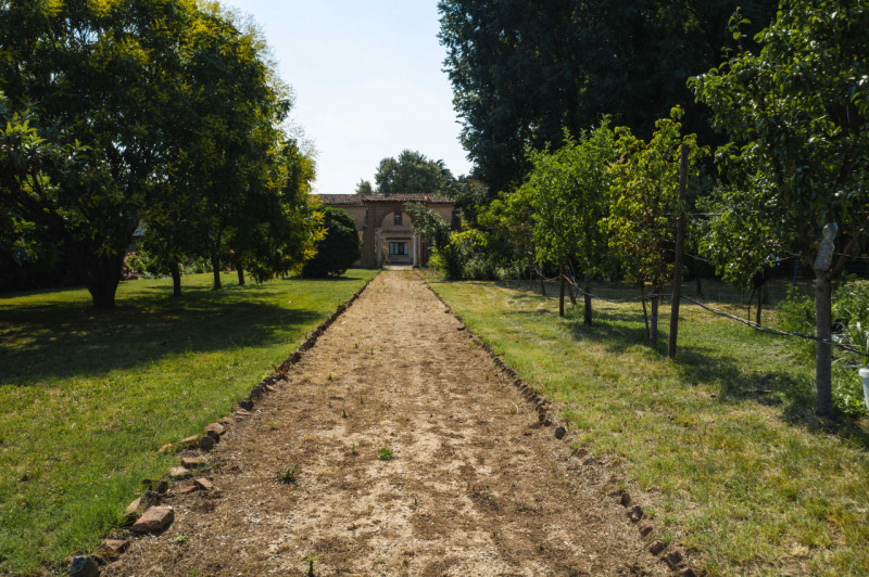 Tenuta di Prestigio a San Gervasio Bresciano – Con Piscina, Parco Privato, Dependance, Laboratori...