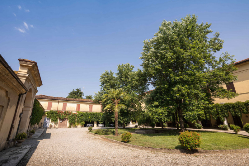 Tenuta di Prestigio a San Gervasio Bresciano – Con Piscina, Parco Privato, Dependance, Laboratori...