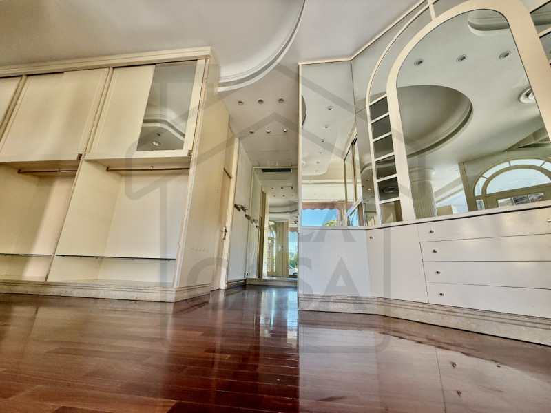 MONTEGROTTO TERME - Nel pieno centro della rinomata città termale di Montegrotto Terme, proponiam...