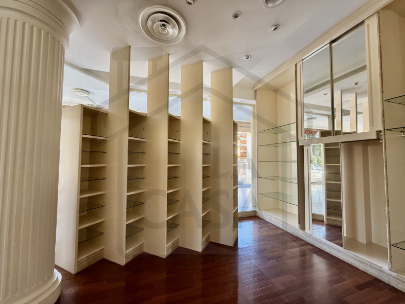 MONTEGROTTO TERME - Nel pieno centro della rinomata città termale di Montegrotto Terme, proponiam...