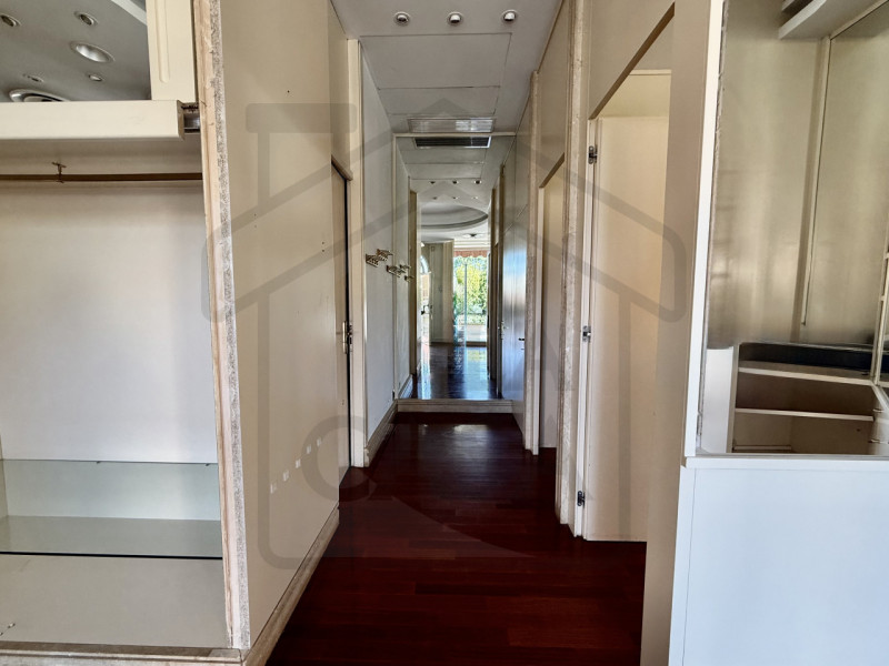 MONTEGROTTO TERME - Nel pieno centro della rinomata città termale di Montegrotto Terme, proponiam...