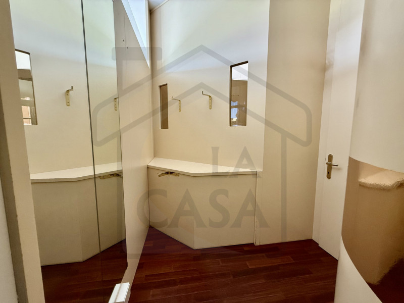 MONTEGROTTO TERME - Nel pieno centro della rinomata città termale di Montegrotto Terme, proponiam...