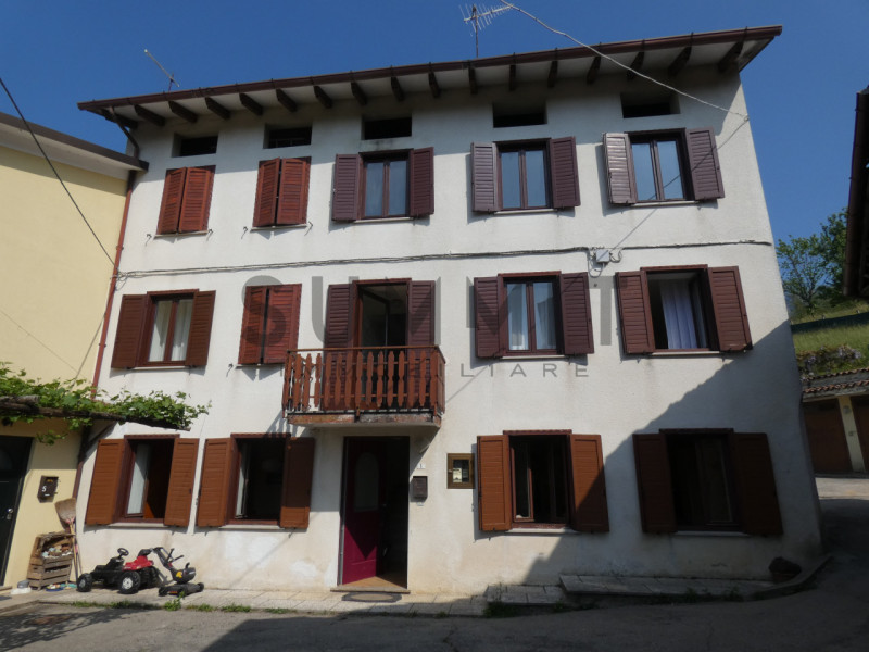 TORREBELVICINO: In contrada, CASA TERRA-CIELO disponibile da subito completa di orto e boschi. Cl...