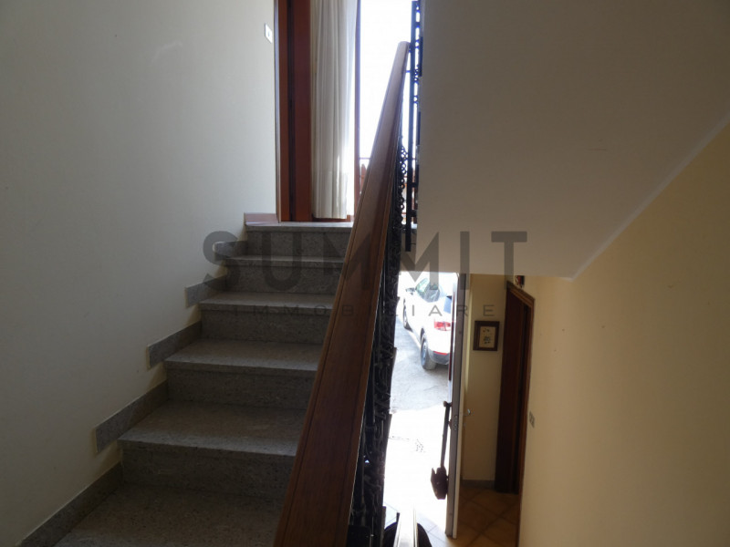 TORREBELVICINO: In contrada, CASA TERRA-CIELO disponibile da subito completa di orto e boschi. Cl...