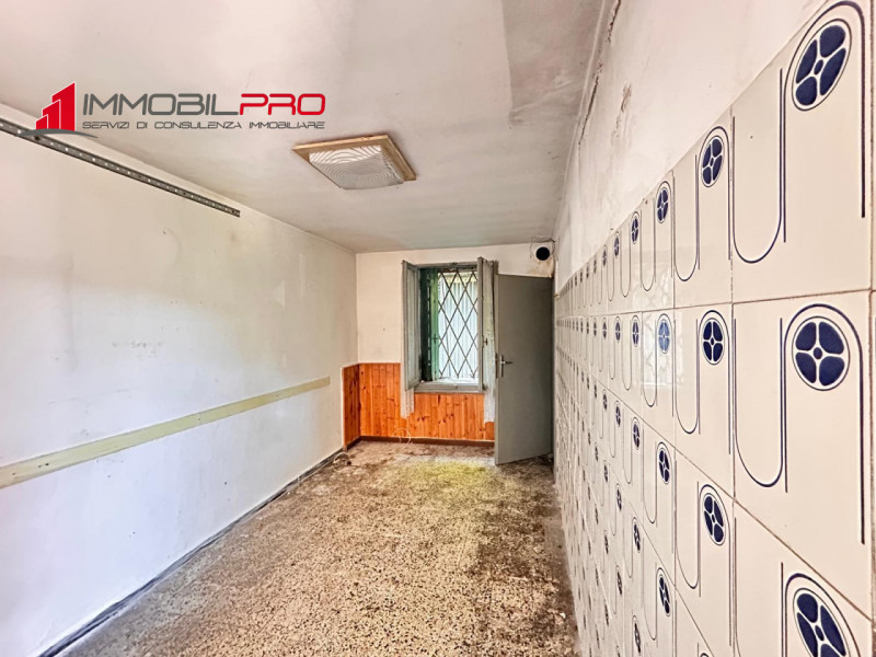 In caratteristico contesto di corte, proponiamo in vendita casa indipendente risalente agli anni ...