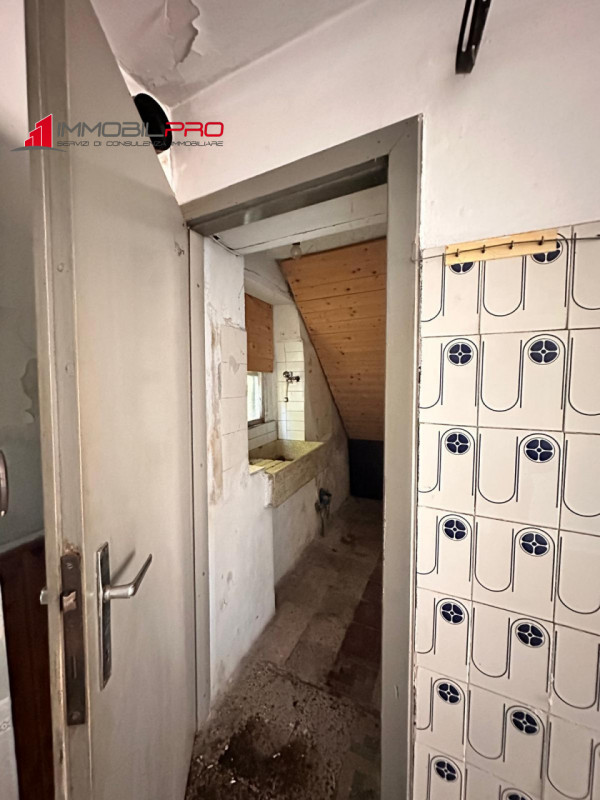 In caratteristico contesto di corte, proponiamo in vendita casa indipendente risalente agli anni ...