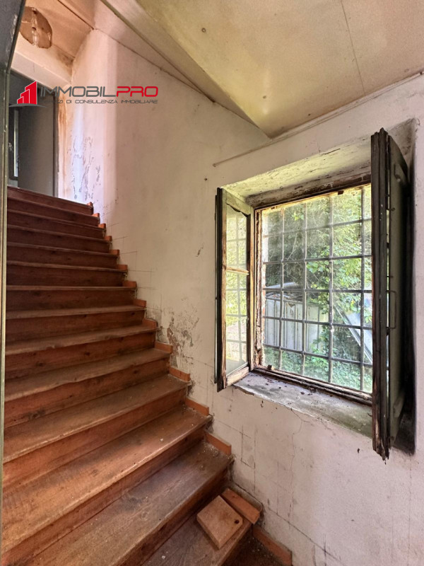 In caratteristico contesto di corte, proponiamo in vendita casa indipendente risalente agli anni ...