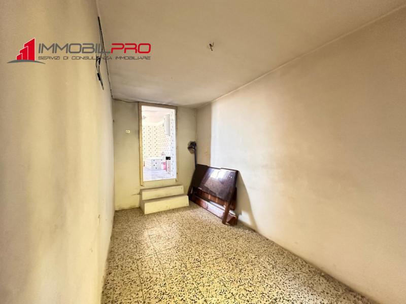 In caratteristico contesto di corte, proponiamo in vendita casa indipendente risalente agli anni ...