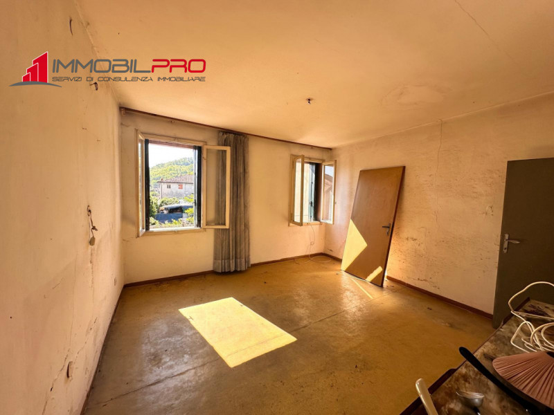 In caratteristico contesto di corte, proponiamo in vendita casa indipendente risalente agli anni ...