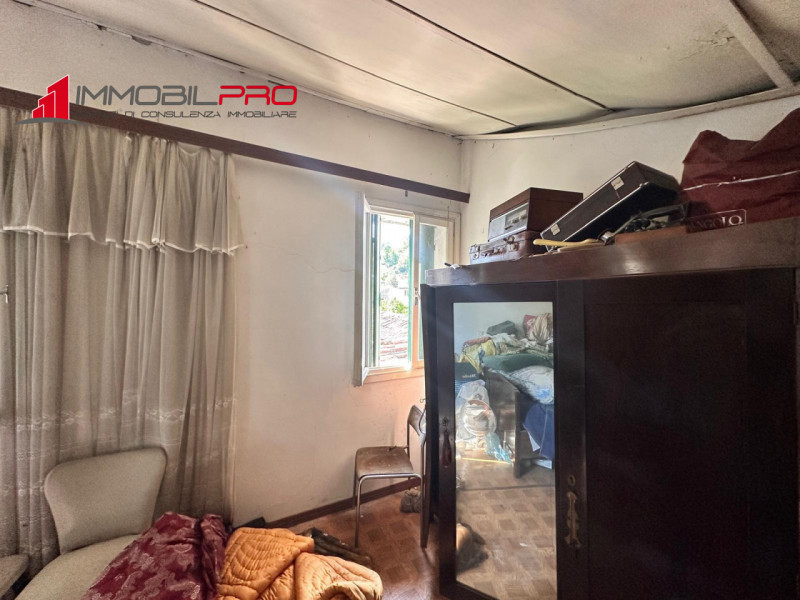 In caratteristico contesto di corte, proponiamo in vendita casa indipendente risalente agli anni ...