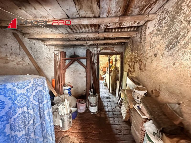 In caratteristico contesto di corte, proponiamo in vendita casa indipendente risalente agli anni ...