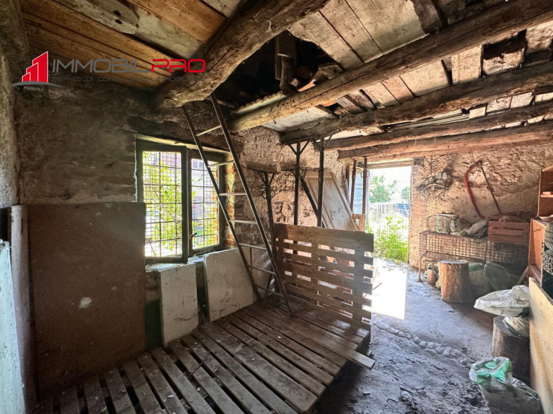 In caratteristico contesto di corte, proponiamo in vendita casa indipendente risalente agli anni ...