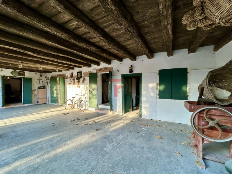 Centro San Giorgio delle Pertiche - proponiamo in vendita un rustico del 600 da ristrutturare di ...