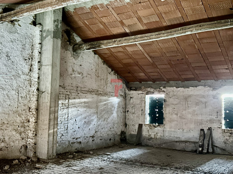 Centro San Giorgio delle Pertiche - proponiamo in vendita un rustico del 600 da ristrutturare di ...