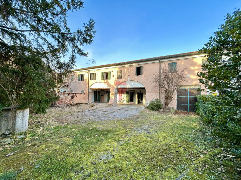 Centro San Giorgio delle Pertiche - proponiamo in vendita un rustico del 600 da ristrutturare di ...