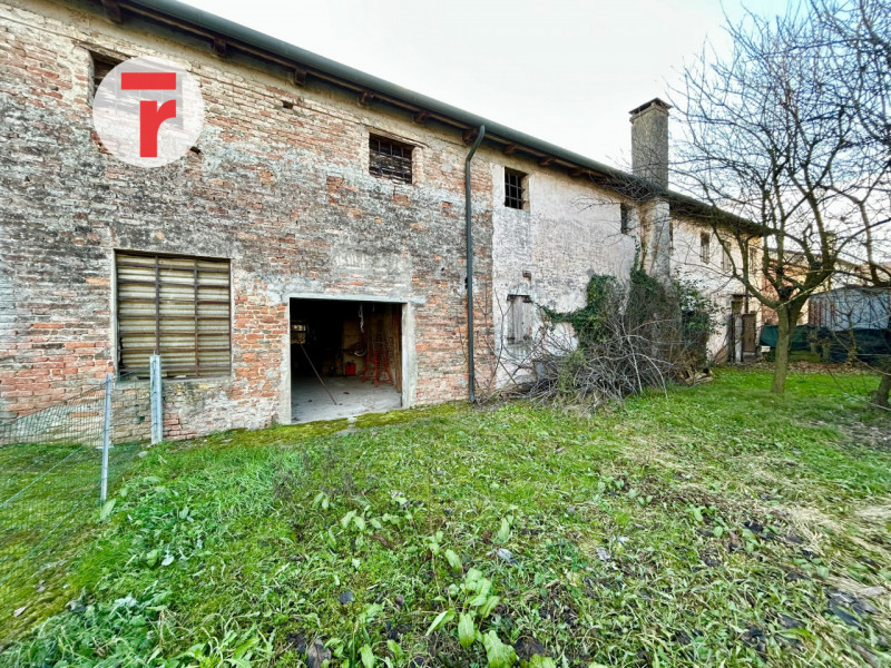 Centro San Giorgio delle Pertiche - proponiamo in vendita un rustico del 600 da ristrutturare di ...