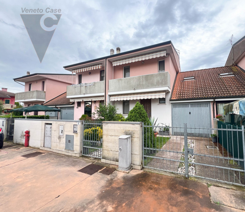 Cona Vendita Casa a schiera porzione centrale
