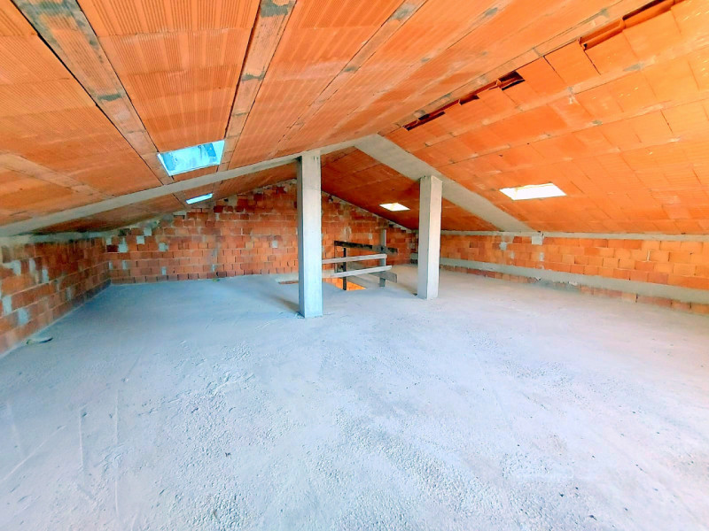 RUBANO: BIFAMILIARE AL GREZZO CON 1800 MQ DI TERRENO
Sei alla ricerca di una porzione di bifamili...