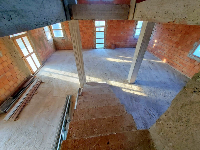 RUBANO: BIFAMILIARE AL GREZZO CON 1800 MQ DI TERRENO
Sei alla ricerca di una porzione di bifamili...