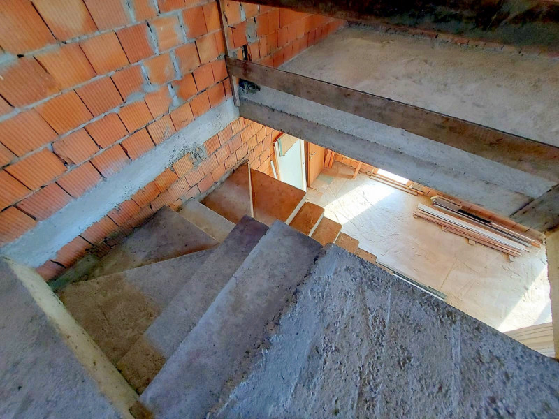 RUBANO: BIFAMILIARE AL GREZZO CON 1800 MQ DI TERRENO
Sei alla ricerca di una porzione di bifamili...