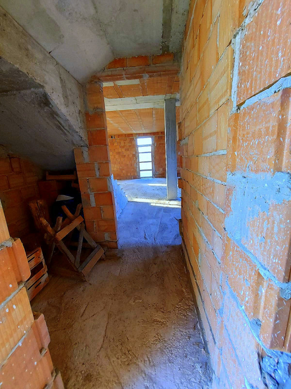 RUBANO: BIFAMILIARE AL GREZZO CON 1800 MQ DI TERRENO
Sei alla ricerca di una porzione di bifamili...