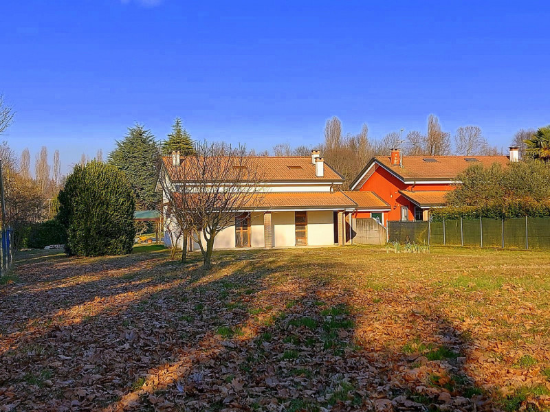 RUBANO: BIFAMILIARE AL GREZZO CON 1800 MQ DI TERRENO
Sei alla ricerca di una porzione di bifamili...