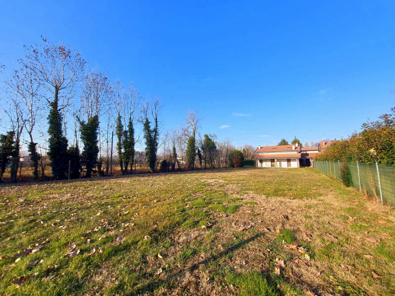 RUBANO: BIFAMILIARE AL GREZZO CON 1800 MQ DI TERRENO
Sei alla ricerca di una porzione di bifamili...