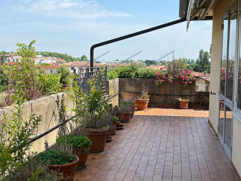 ODERZO CENTRALE - (TV)

Proponiamo in esclusiva un meraviglioso attico situato al quarto piano co...