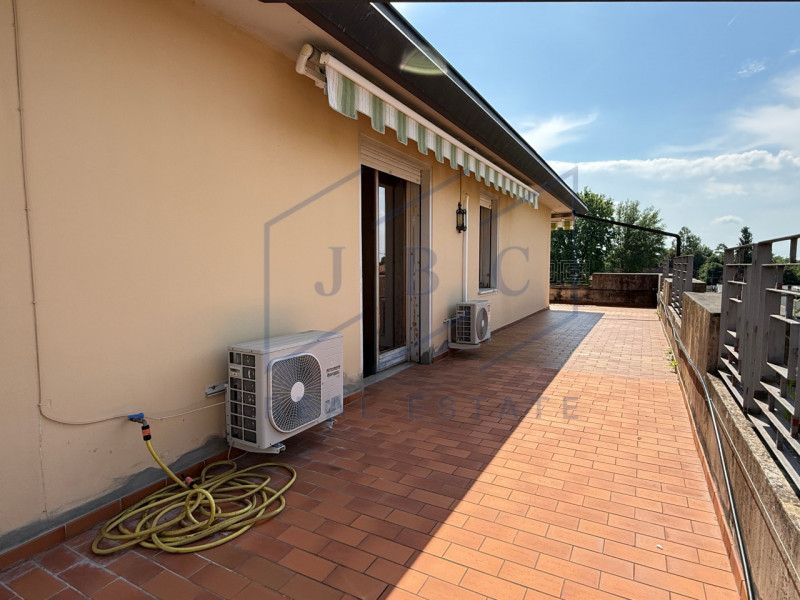 ODERZO CENTRALE - (TV)

Proponiamo in esclusiva un meraviglioso attico situato al quarto piano co...