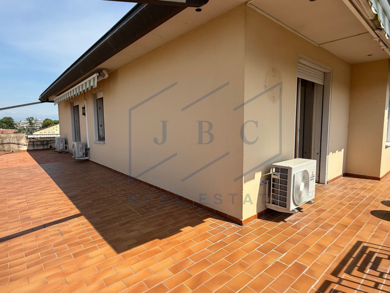 ODERZO CENTRALE - (TV)

Proponiamo in esclusiva un meraviglioso attico situato al quarto piano co...