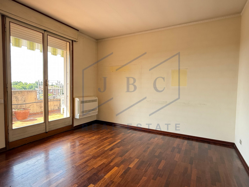 ODERZO CENTRALE - (TV)

Proponiamo in esclusiva un meraviglioso attico situato al quarto piano co...