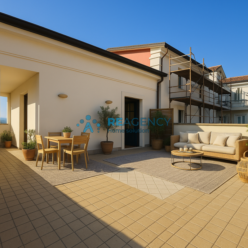 Se quello che cerchi è un attico in zona residenziale, che combina il fascino della vita di centr...