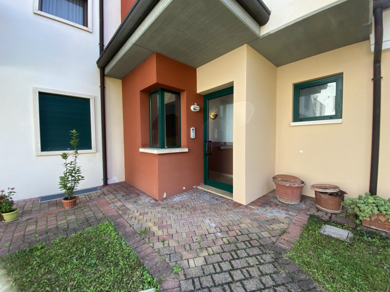 Se quello che cerchi è un attico in zona residenziale, che combina il fascino della vita di centr...