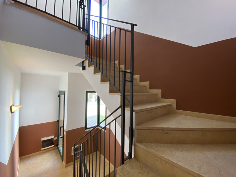 Se quello che cerchi è un attico in zona residenziale, che combina il fascino della vita di centr...